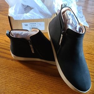 Black Journee Collection Frankie shoes size 12